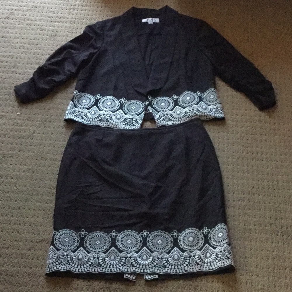 Tahari set